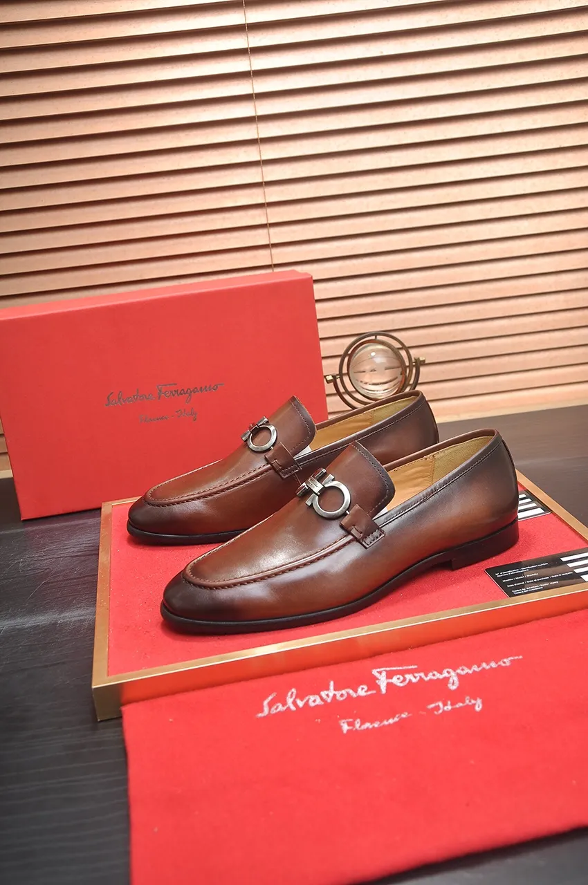 Men's shoes 💰520💶【Ferragamo/Ferragamo】The latest model in the counter. Original imported high-quality cowhide with open sides + imported 🐂 water-dyed cowhide lining + original luxury metal buckle + original combination outsole. No pressure for comparison. 38--45 (45 is custom-made and cannot be returned or exchanged)